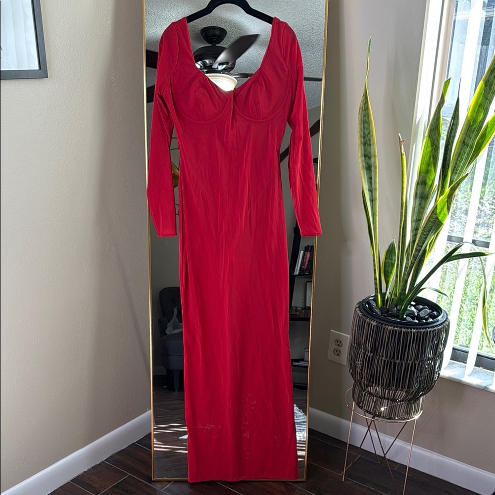 House of CB Everly holly red mesh maxi dress with bodysuit - Picture 4 of 6